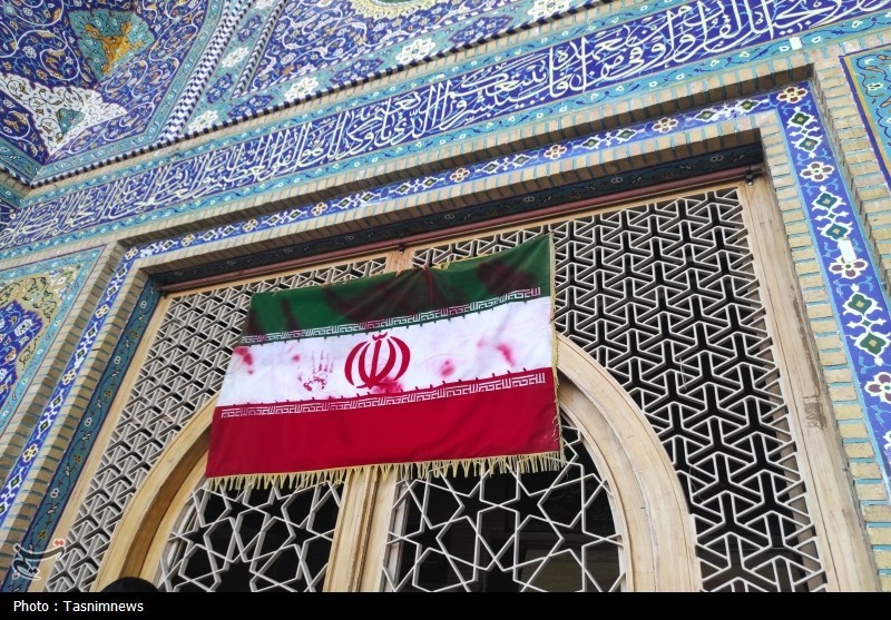 پرچم جمهوری اسلامی در حسینیه اعظم زنجان به اهتزاز درآمد