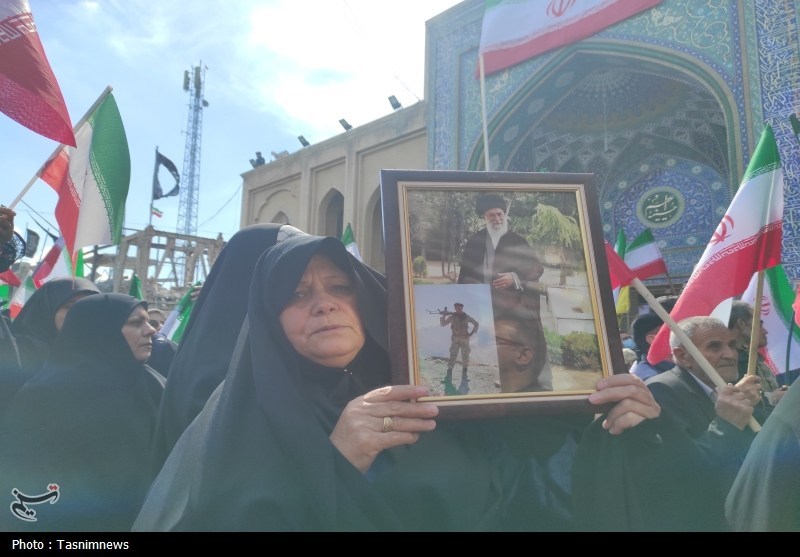 پرچم جمهوری اسلامی در حسینیه اعظم زنجان به اهتزاز درآمد
