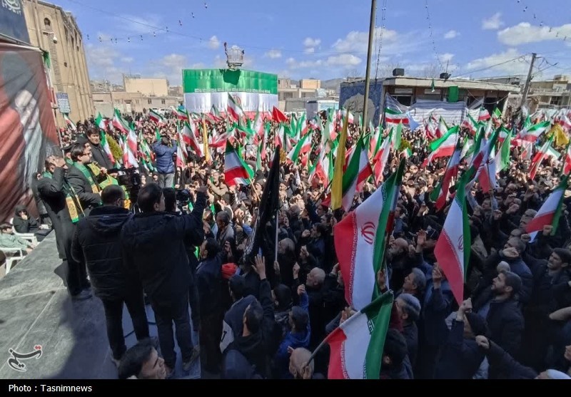 پرچم جمهوری اسلامی در حسینیه اعظم زنجان به اهتزاز درآمد