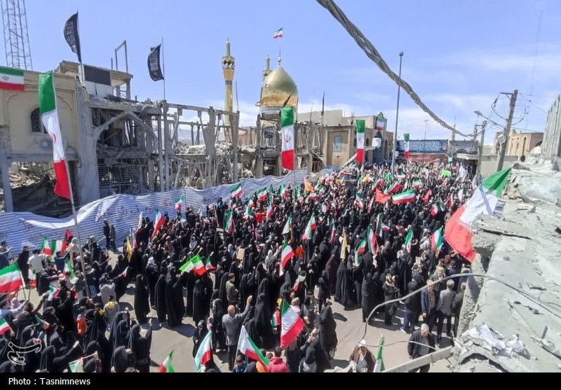 پرچم جمهوری اسلامی در حسینیه اعظم زنجان به اهتزاز درآمد