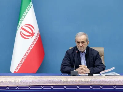 پزشکیان در لباس هلال احمر+ عکس