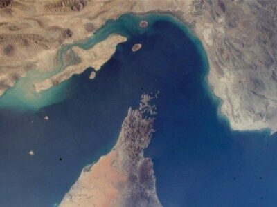 گزارش انبیسی از وضعیت تنگه هرمز/ صف طولانی از کشتیهای چینی در انتظار مجوز برای خروج هستند