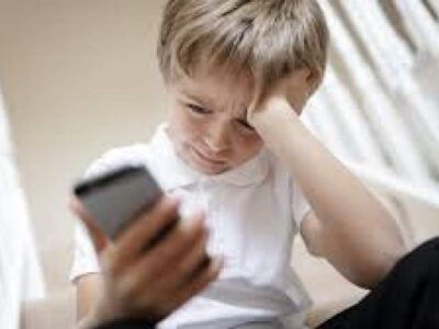 از هر ۶ نوجوان، یک نفر قربانی آزارهای جنسی آنلاین است!