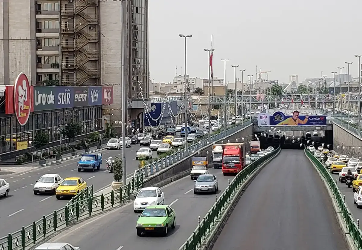 اشتباه عجیب روی بیلبورد نصب شده در خیابانهای تهران خبرساز شد+ عکس
