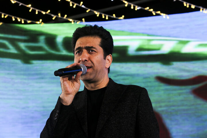 اهدای جهیزیه از سوی محمد معتمدی در جشن هلهله فرشتهها در قم
