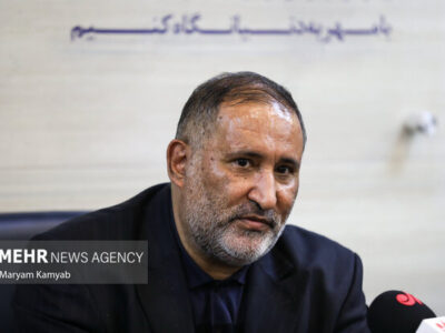 تجلیل مرکز پاسداشت زبان فارسی از سیاسیون؛ پیام رهبر راهگشا شد