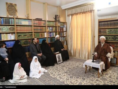 دیدار خانواده شهید لاریجانی با آیت‌الله مکارم شیرازی