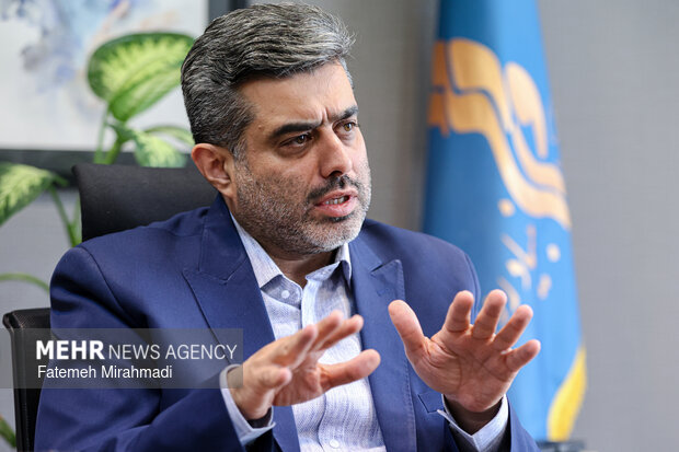 روایت آقای مدیر از «شوکهای بزرگ»؛ هنرمندان را با عملکردشان قضاوت کنیم