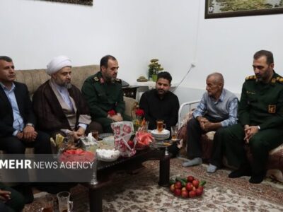 سردار دامغانی: خانواده‌های شهدا با ایثار انقلاب را ماندگار کرده‌اند