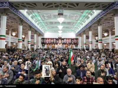 سنگ تمام مردم قم در مراسم باشکوه اربعین شهیدان لاریجانی+ تصاویر