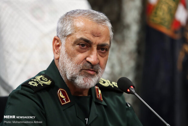 شکارچی: اگر دشمن قلدری کند او را مفتضحانه شکست میدهیم