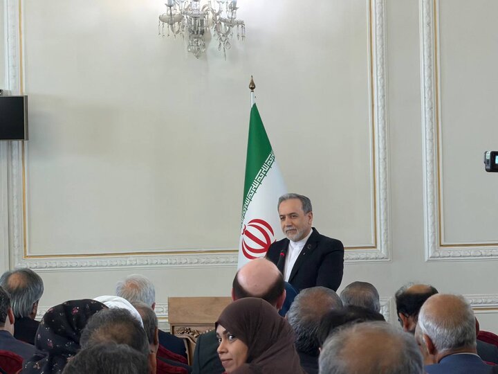 عراقچی: دوران جنگ هیچ‌کس از وزارت خارجه پناهنده نشد و استعفا نداد