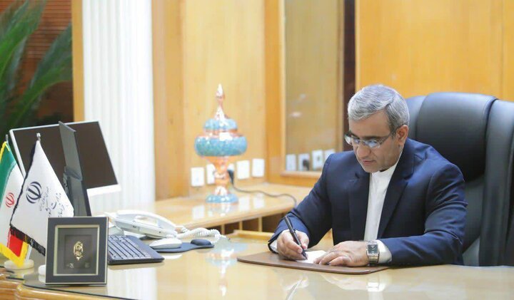 کارگران ایرانی در خط مقدم جهاد اقتصادی ایستاده‌اند