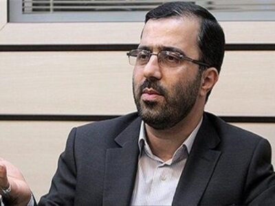 گودرزی: تنگه هرمز گلوی آمریکا را در فشار قرار داده است