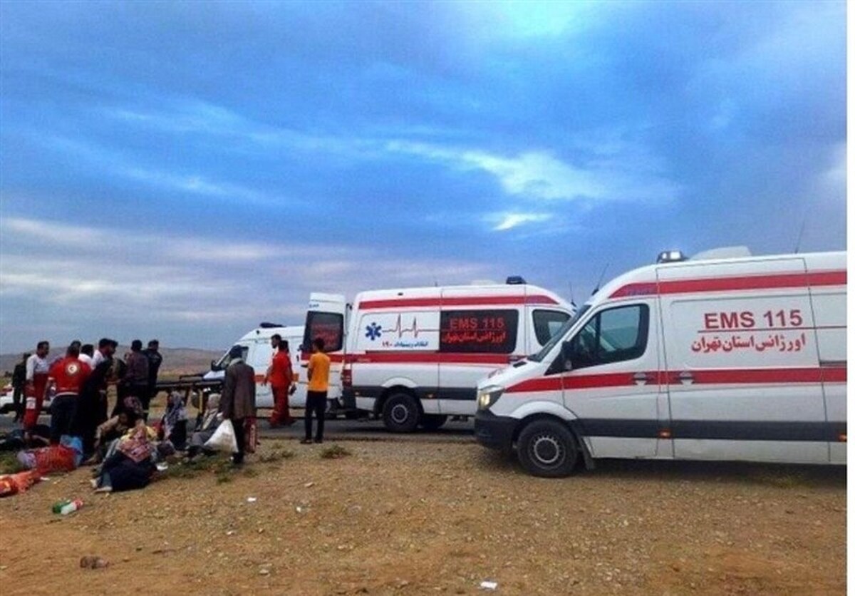 حادثه در جاده ورامین / مینیبوس واژگون شد