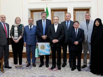 دیدار جمعی از سفرای کشورهای آمریکای لاتین مقیم تهران با عراقچی