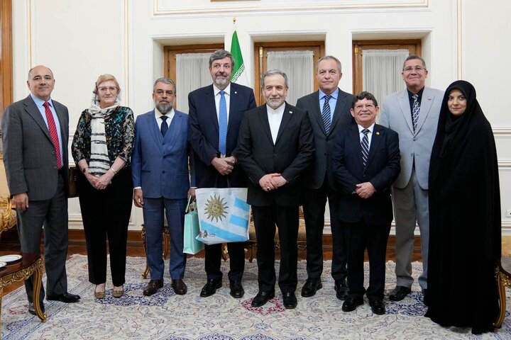 دیدار جمعی از سفرای کشورهای آمریکای لاتین مقیم تهران با عراقچی