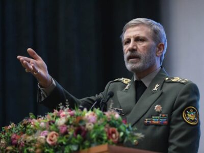 سرلشکر حاتمی: دشمن جرأت نزدیک شدن به سواحل ما را نداشت
