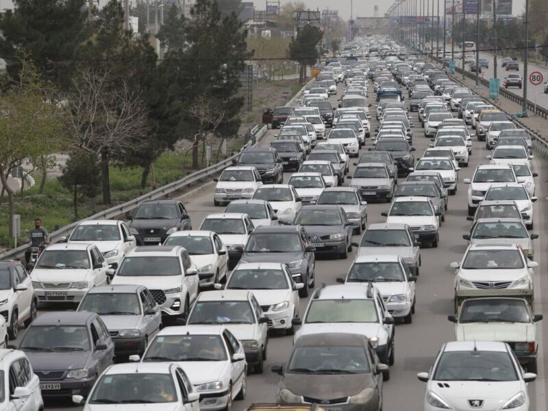 آخرین وضعیت ترافیکی محور‌های مواصلاتی در آستانه مراسم تشییع رهبر شهید / ورودی تهران قفل شد