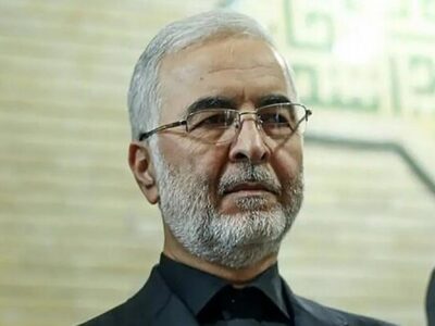 ادای احترام مومنی به شهدا و بنیانگذاران پاکستان