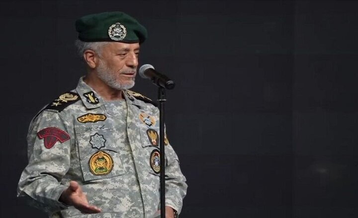 دریادار سیاری: تسلیم شدن در قاموس ملت ایران جایگاهی ندارد