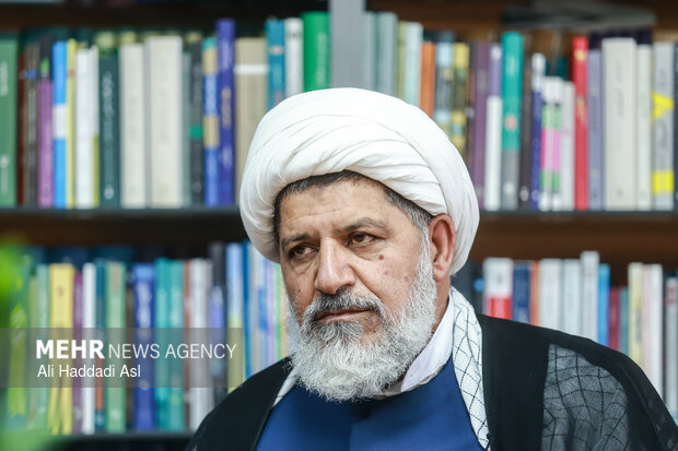 شیرازی: دنیا باید برای عاملان جنایت ناامن شود