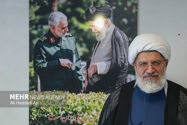 شیرازی: دنیا باید برای عاملان جنایت ناامن شود