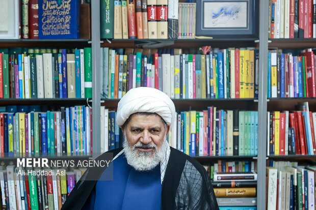شیرازی: دنیا باید برای عاملان جنایت ناامن شود