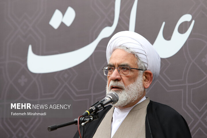 منتظری: قاضی تراز انقلاب فقط رضایت خدا و قانون را ملاک قرار میدهد