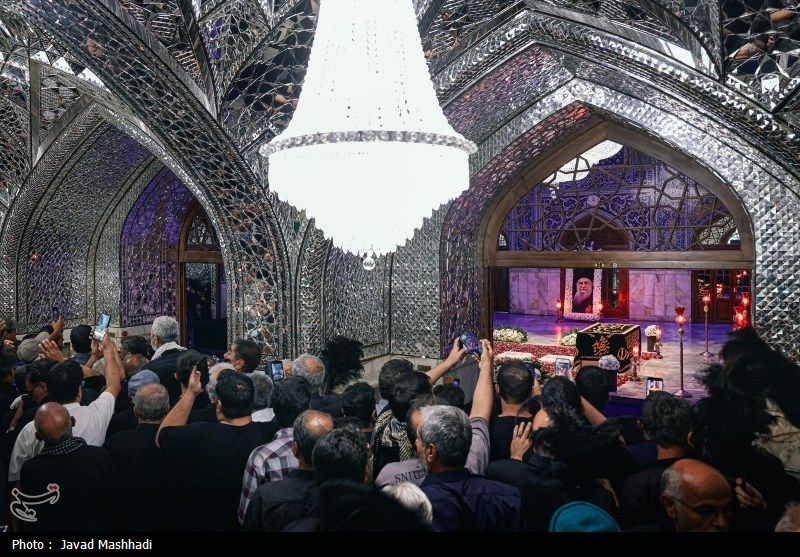 حرم امام رضا(ع) , امام رضا (ع) , مشهد مقدس , اخبار مشهد , خراسان رضوی , شهید امام خامنه ای (ره) , تشییع آیت‌الله‌العظمی سید علی خامنه‌ای , زائر رضوی , زائران , 