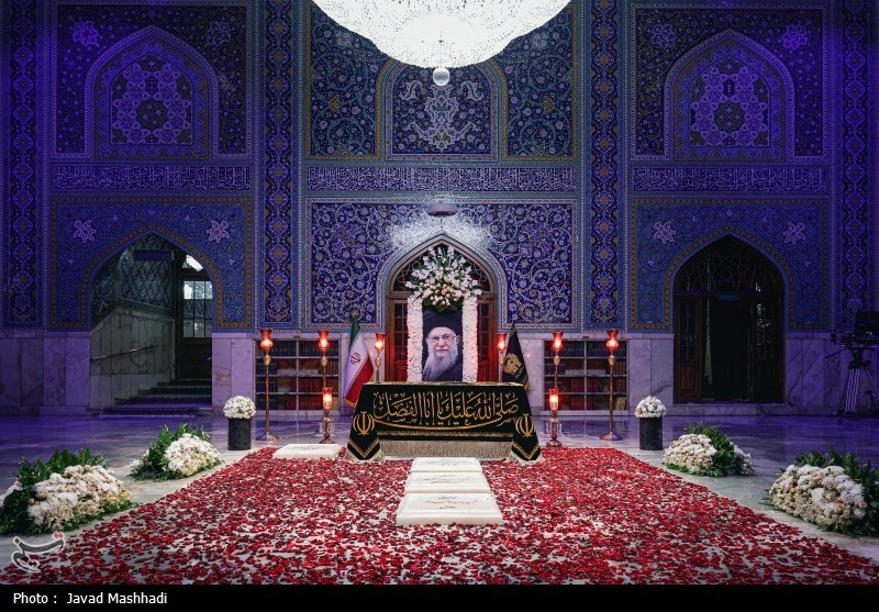 حرم امام رضا(ع) , امام رضا (ع) , مشهد مقدس , اخبار مشهد , خراسان رضوی , شهید امام خامنه ای (ره) , تشییع آیت‌الله‌العظمی سید علی خامنه‌ای , زائر رضوی , زائران , 