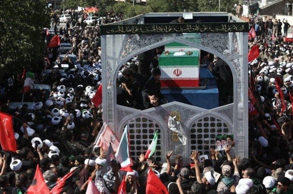 گزارش میدانی تسنیم از مراسم وداع و تشییع مردم ولایتمدار با امام شهید در مشهد گزارش میدانی تسنیم از مراسم وداع و تشییع مردم ولایتمدار با امام شهید در مشهد