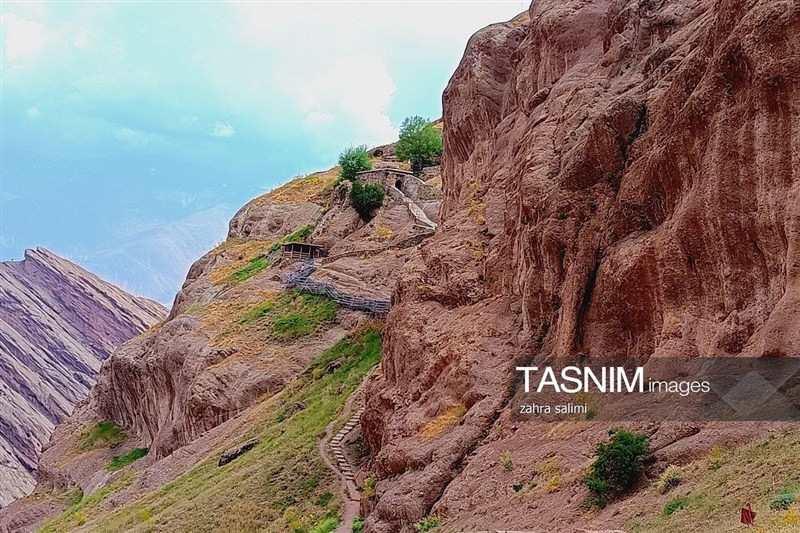 400 پله تا دژی که جهانی شد/ روایت یک روز در الموت قزوین