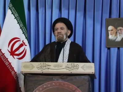 انتقاد امام جمعه خرم‌آباد از تغییر قیمت‌ها/ مردم توان خرید ندارند!