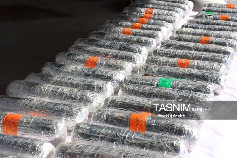 انهدام 9 باند فروش و کشف 650 کیلو مواد مخدر در خراسان رضوی یگان ویژه نیروی انتظامی , مواد مخدر , قاچاق مواد مخدر , پلیس مبارزه با مواد مخدر , خراسان رضوی , اخبار استان خراسان رضوی , مشهد مقدس , اخبار مشهد , دستگیری ,