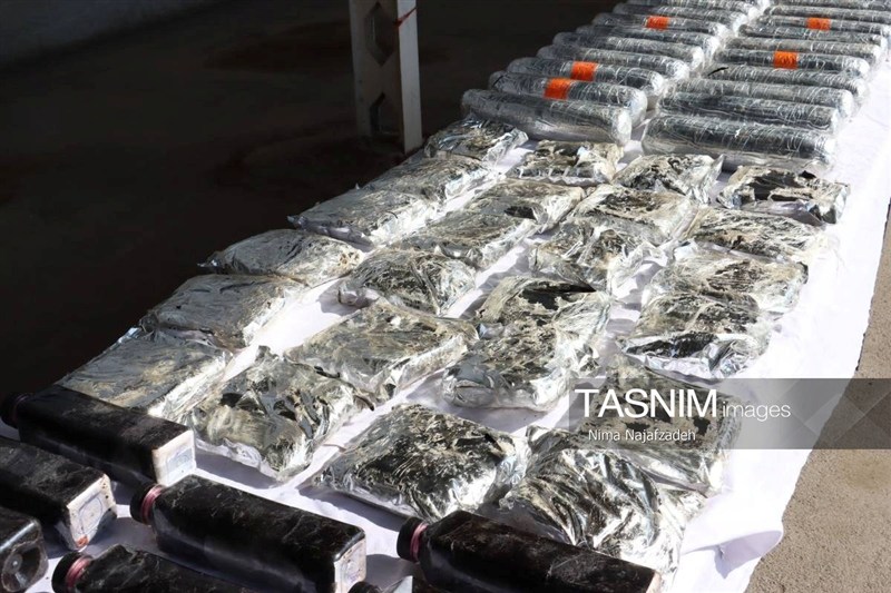انهدام 9 باند فروش و کشف 650 کیلو مواد مخدر در خراسان رضوی یگان ویژه نیروی انتظامی , مواد مخدر , قاچاق مواد مخدر , پلیس مبارزه با مواد مخدر , خراسان رضوی , اخبار استان خراسان رضوی , مشهد مقدس , اخبار مشهد , دستگیری ,