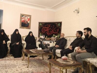 سرلشکر عبداللهی با خانواده شهید غلامرضا سلیمانی دیدار کرد