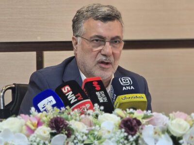 ظفرقندی: تیم سلامت در سخت‌ترین شرایط پای کار مردم؛ بدهی بیمه حل شود