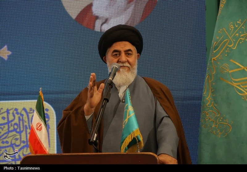 مسلمانان و آزادیخواهان جهان در خون‌خواهی امام شهید نقش‌آفرین باشند