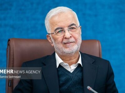 مومنی: تفویض اختیار به استانداران نگذاشت کارها روی زمین بماند