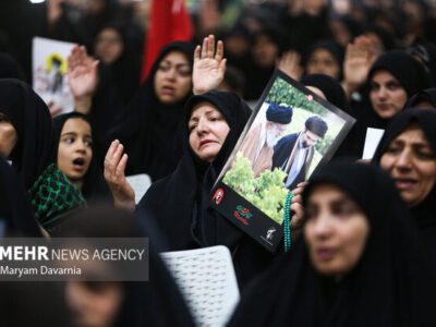 هم اکنون؛ مراسم بزرگداشت چهلم «آقای شهید ایران» در مصلای تهران