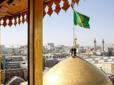 پایان 63 روز سوگ/تعویض پرچم گنبد و پوش ضریح مطهر در سوم ربیع‌الاول