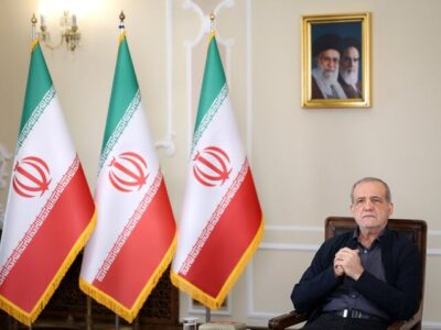 پزشکیان: اگر با مردم باشیم، هیچ قدرتی نمی‌تواند زمین‌گیرمان کند