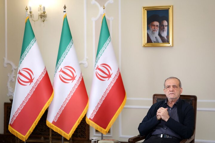 پزشکیان: خدمت بی‌منت و مشارکت مردمی، پایه حل مشکلات کشور است