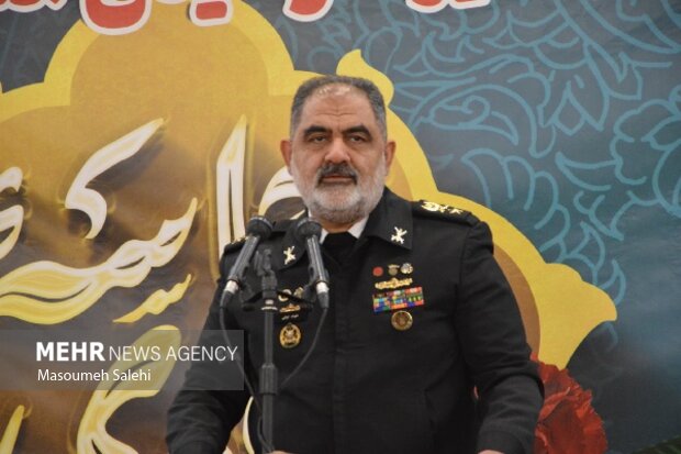 دریادار ایرانی: امکان زمین‌گیر کردن دشمن را در هر نقطه‌ای داریم