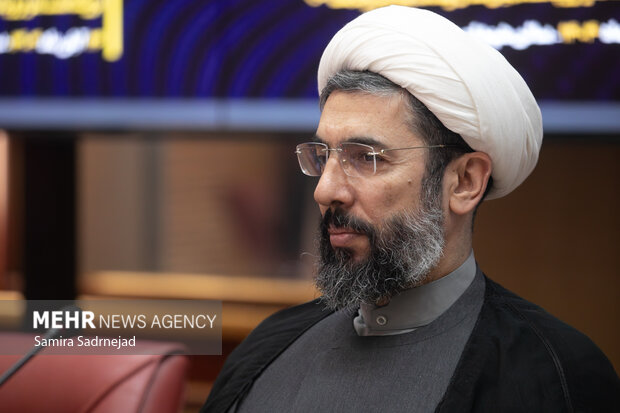 رستمی: استاد بسیجی باید جریان‌های علمی کشور را به حرکت درآورد