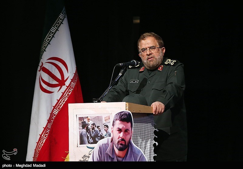 سرلشکر ایزدی: با موشک‌هایمان  ناو هواپیمابر آمریکایی را هدف قرار دادیم