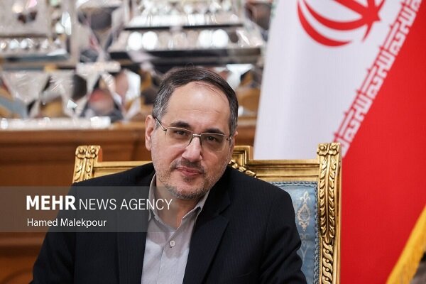 نگاهداری: منفعتجویان از جیب مردم و آبروی فداکاران انقلاب خرج میکنند