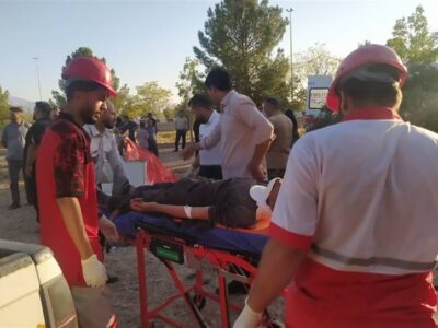 واژگونی وانت در محور هفت‌باغ کرمان با 21 مصدوم و 2 فوتی
