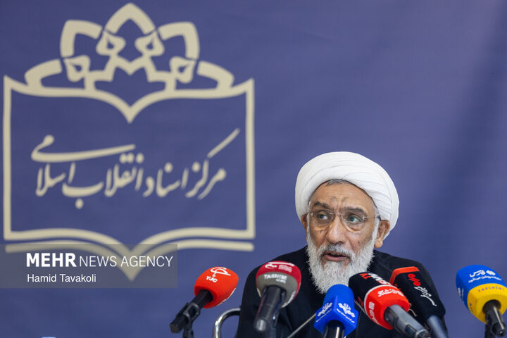 پورمحمدی: ایران با وجود همه فشارها و سختی‌ها با عزت ایستاده است